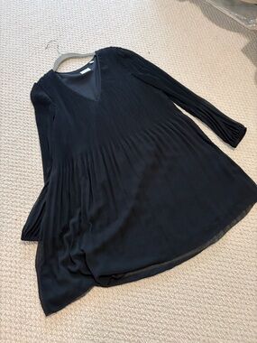 Aritzia Black Pleated V‑Neck Long‑Sleeve Dress
